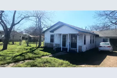 702 Maple Street, Yoakum, TX 77995 - Photo 1