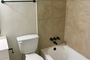 8229 Kingsbrook Rd, Houston, TX 77024 - Photo 8