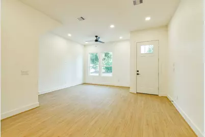 164 Wallace Street, Houston, TX 77022 - Photo 8