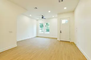 164 Wallace St, Houston, TX 77022 - Photo 8