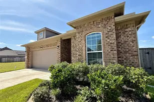 1951 Middle Pass Ln, Angleton, TX 77515 - Photo 2