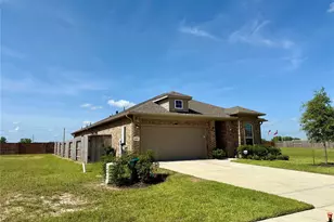 1951 Middle Pass Ln, Angleton, TX 77515 - Photo 6