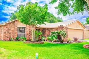 707 Landing Blvd, League City, TX 77573 - Photo 1
