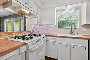 10302 Ivyridge Rd, Houston, TX 77043 - Photo 22