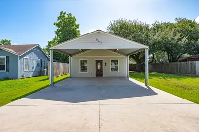 507 W Oak Street, Highlands, TX 77562 - Photo 1