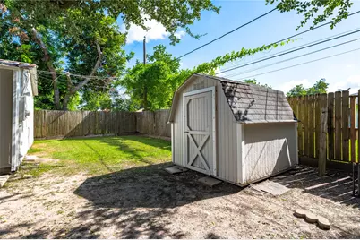 507 W Oak Street, Highlands, TX 77562 - Photo 16