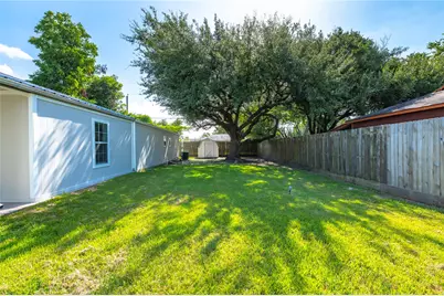507 W Oak Street, Highlands, TX 77562 - Photo 12