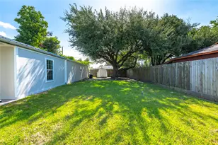 507 W Oak St, Highlands, TX 77562 - Photo 12