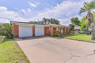 2920 Heron Dr, Galveston, TX 77551 - Photo 2