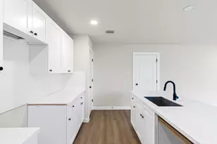 1006 4th St, Hempstead, TX 77445 - Photo 12