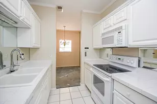 9800 Pagewood Ln, Houston, TX 77042 - Photo 4