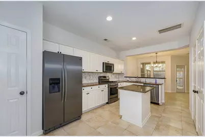 158 N Magnolia Pond Place #158E, The Woodlands, TX 77381 - Photo 8