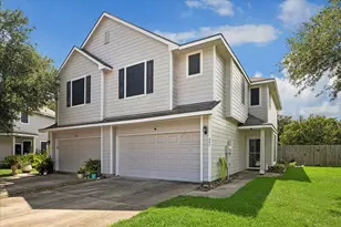 341 Capella Oaks Ln, Dickinson, TX 77539 - Photo 1