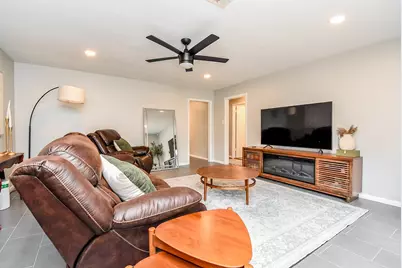 5727 Arboles Drive, Houston, TX 77035 - Photo 12