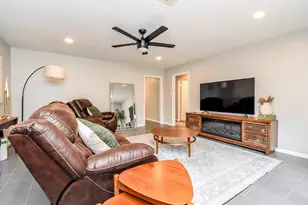5727 Arboles Dr, Houston, TX 77035 - Photo 12
