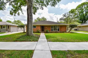 5727 Arboles Dr, Houston, TX 77035 - Photo 2