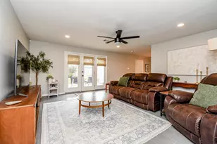 5727 Arboles Dr, Houston, TX 77035 - Photo 8