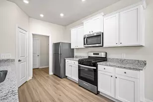 329 Tejas Trl, Waller, TX 77484 - Photo 4