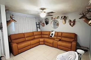 2 Travis Ct, Angleton, TX 77515 - Photo 4