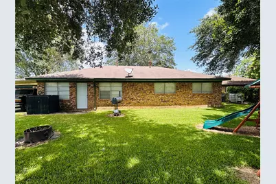 2 Travis Court, Angleton, TX 77515 - Photo 18