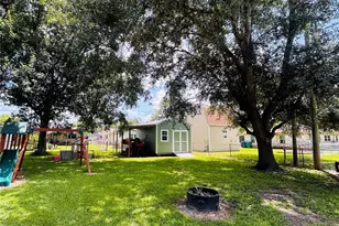 2 Travis Ct, Angleton, TX 77515 - Photo 14
