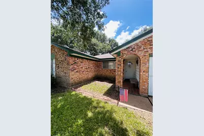 2 Travis Court, Angleton, TX 77515 - Photo 2