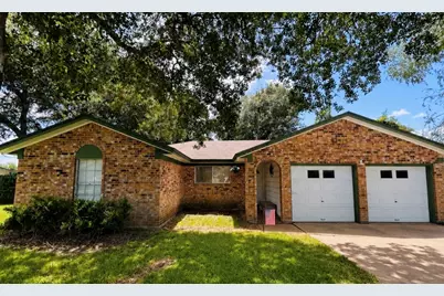 2 Travis Court, Angleton, TX 77515 - Photo 1