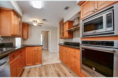 10706 Inwood Drive, Houston, TX 77042 - Photo 14