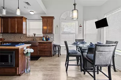 10902 Spruce Drive N, La Porte, TX 77571 - Photo 8