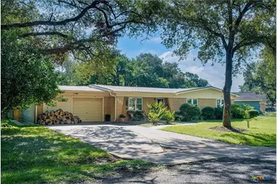 502 Avenue G, El Campo, TX 77437 - Photo 2