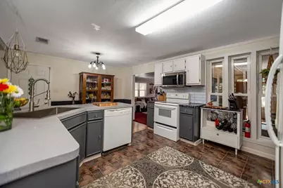 502 Avenue G, El Campo, TX 77437 - Photo 8