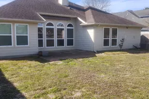 204 Wood Hollow Dr, League City, TX 77573 - Photo 2