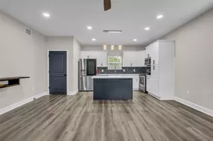 8529 Dosia St, Houston, TX 77051 - Photo 4
