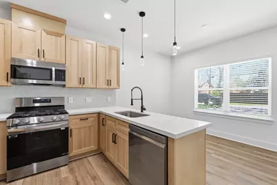 8805 Parkway Drive, Houston, TX 77088 - Photo 8