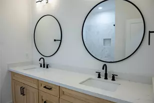 8805 Parkway Dr, Houston, TX 77088 - Photo 14