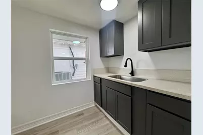 27 Norwood St #4, Houston, TX 77011 - Photo 6