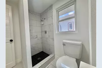 27 Norwood St #4, Houston, TX 77011 - Photo 8