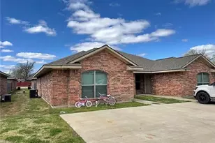 712 N Sharp St, Franklin, TX 77856 - Photo 1
