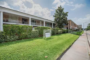 2101 Fountain View Dr, Houston, TX 77057 - Photo 2