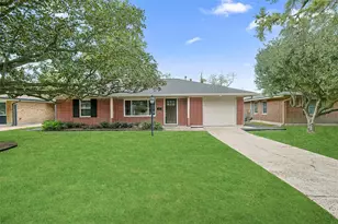 2015 Woodcrest Dr, Houston, TX 77018 - Photo 1