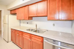 9262 Westwood Village Dr, Houston, TX 77036 - Photo 12