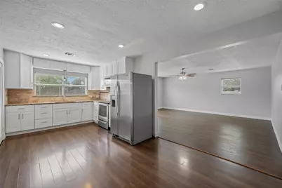 6918 Irvington Boulevard #B, Houston, TX 77022 - Photo 2