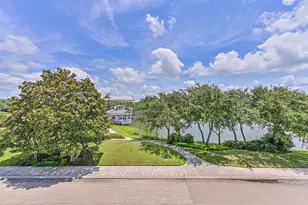 2 Compass Cir, Galveston, TX 77554 - Photo 6