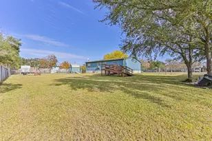 1036 9th St, Dickinson, TX 77539 - Photo 4
