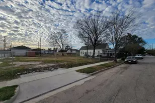 1905 Chapman St, Houston, TX 77009 - Photo 2