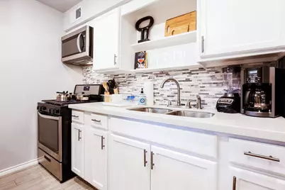 1903 Commonwealth Street #15, Houston, TX 77006 - Photo 12