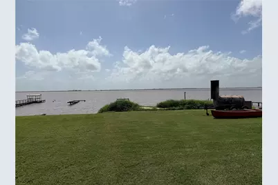 94 Trout Street, Palacios, TX 77465 - Photo 2