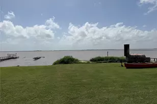 94 Trout St, Palacios, TX 77465 - Photo 2