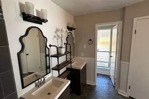 2 W Mistybreeze Cir, The Woodlands, TX 77381 - Photo 8