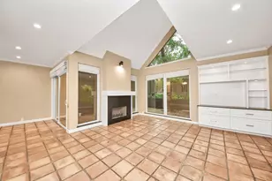 153 Litchfield Ln, Houston, TX 77024 - Photo 2